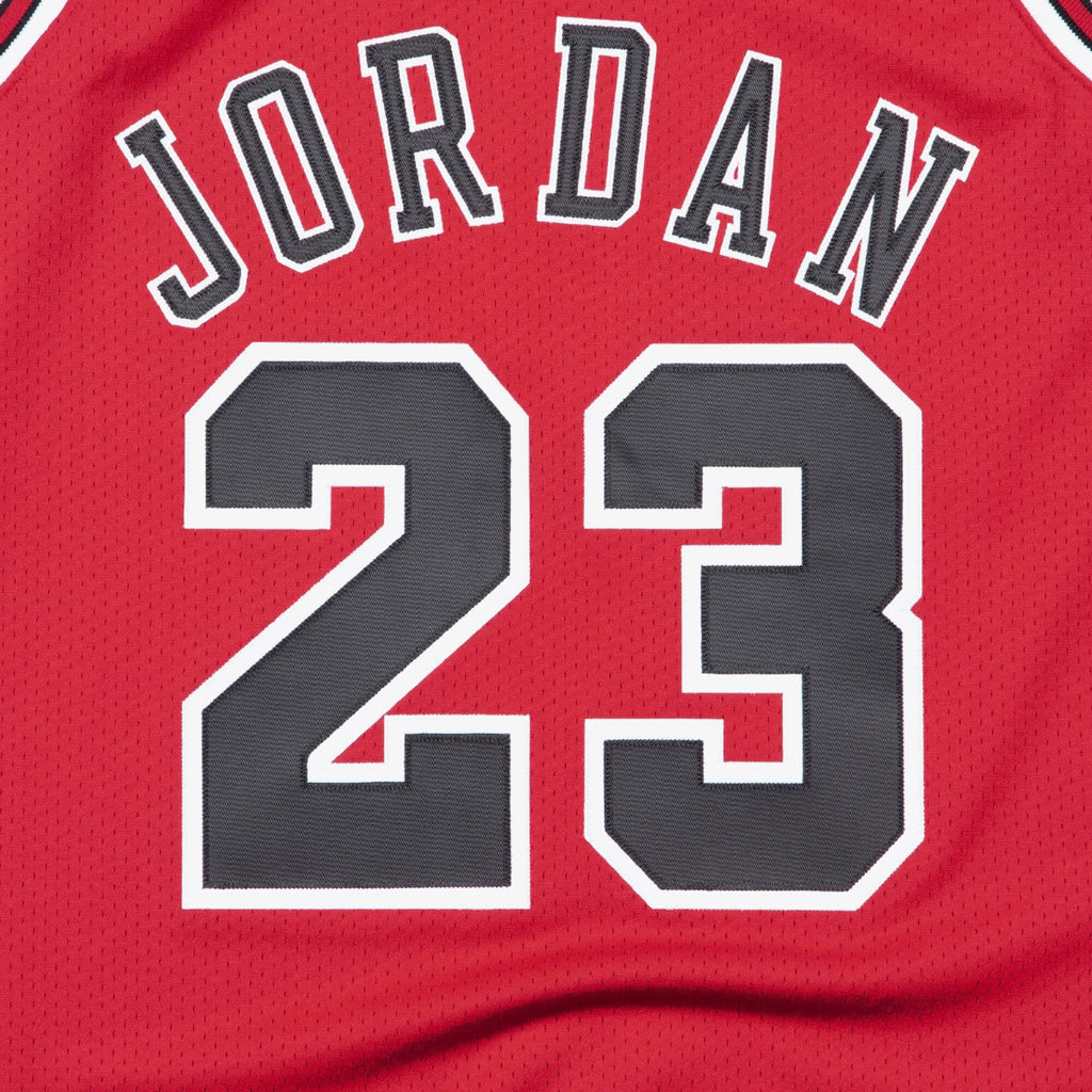 Chicago Bulls Mitchell & Ness Authentic Jersey Road Finals Michael Jordan 1997-98 product image 8, provided for visual