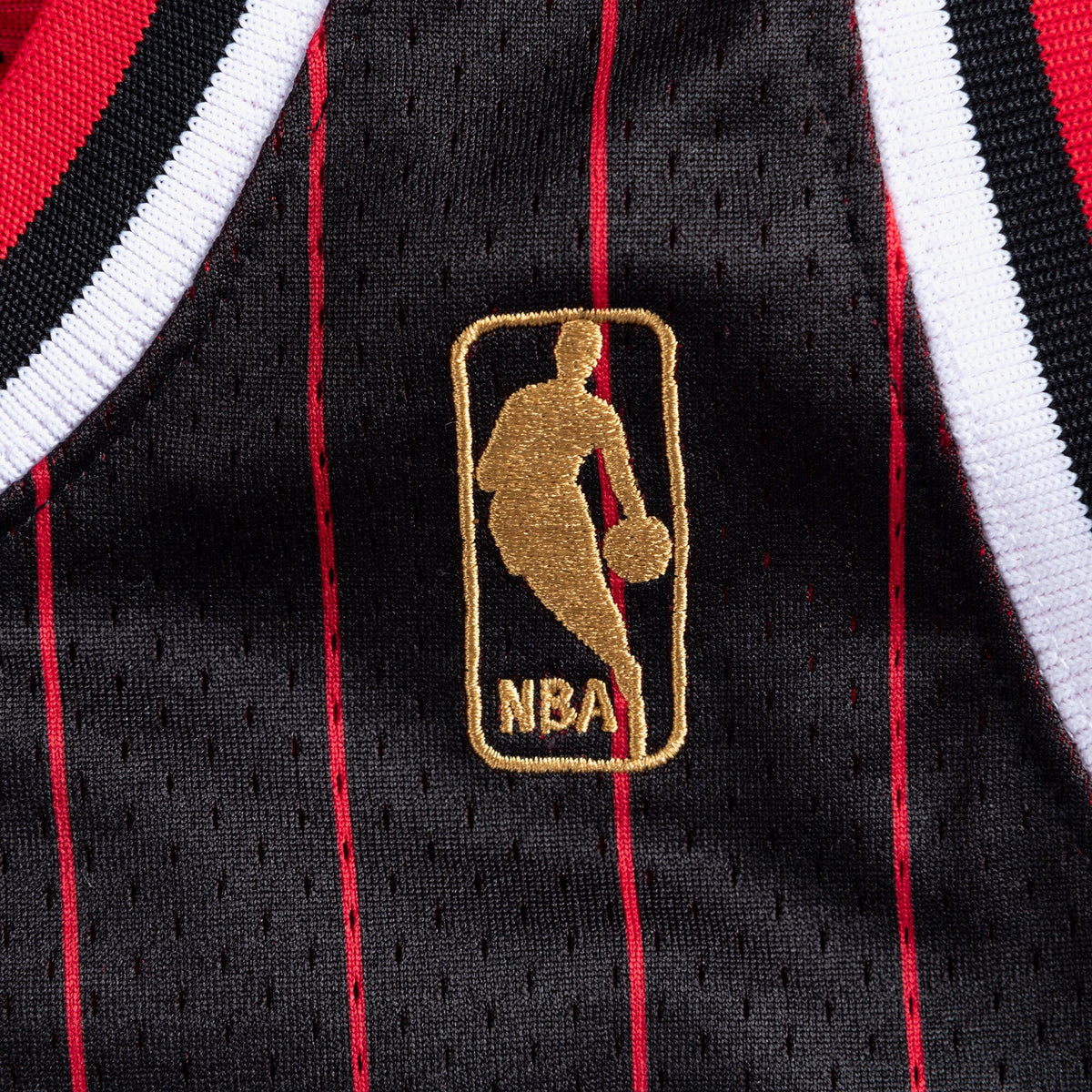 Chicago Bulls Mitchell & Ness Authentic Jersey Alternate Michael Jordan 1996-97 product image 5, provided for visual