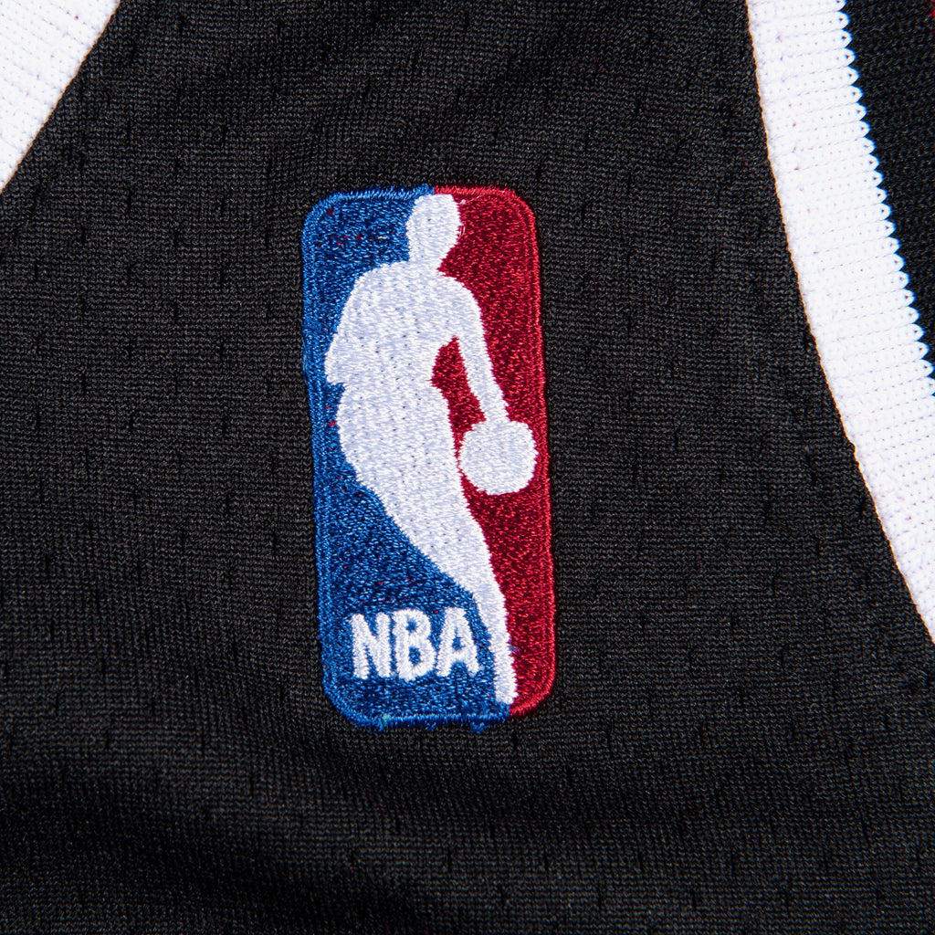 Chicago Bulls Mitchell & Ness Authentic Jersey Alternate Michael Jordan 1997-98 product image 5, provided for visual
