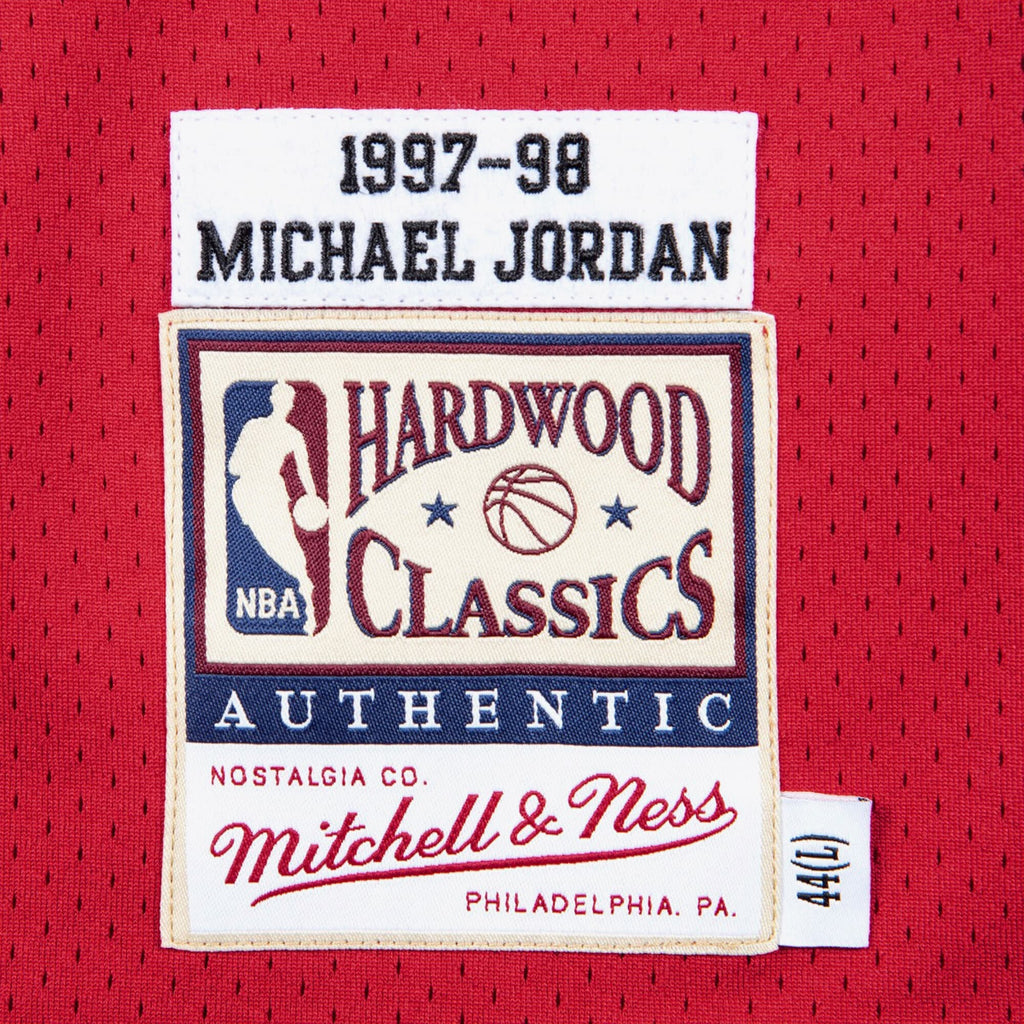 Chicago Bulls Mitchell & Ness Authentic Jersey Road Finals Michael Jordan 1997-98 product image 9, provided for visual