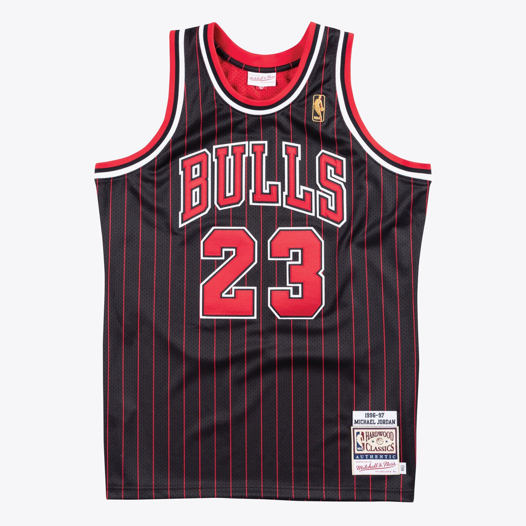 Chicago Bulls Mitchell & Ness Authentic Jersey Alternate Michael Jordan 1996-97 product image 2, provided for visual