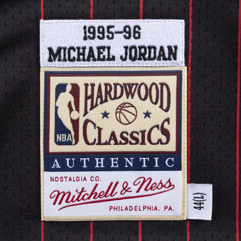 Chicago Bulls Mitchell & Ness Authentic Jersey Michael Jordan 1997-98 product image 14, provided for visual reference and