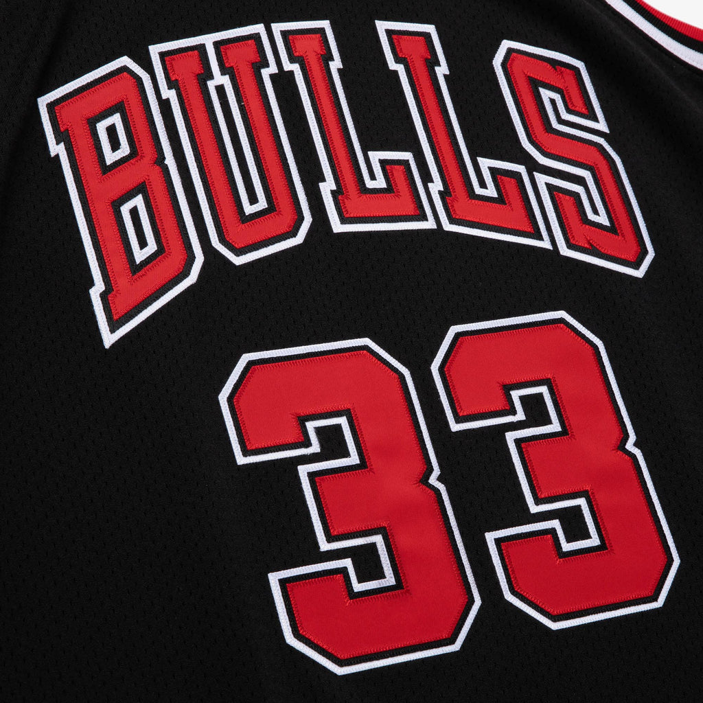 Chicago Bulls Mitchell & Ness Authentic Jersey Alternate Scottie Pippen 1997 product image 4, provided for visual reference