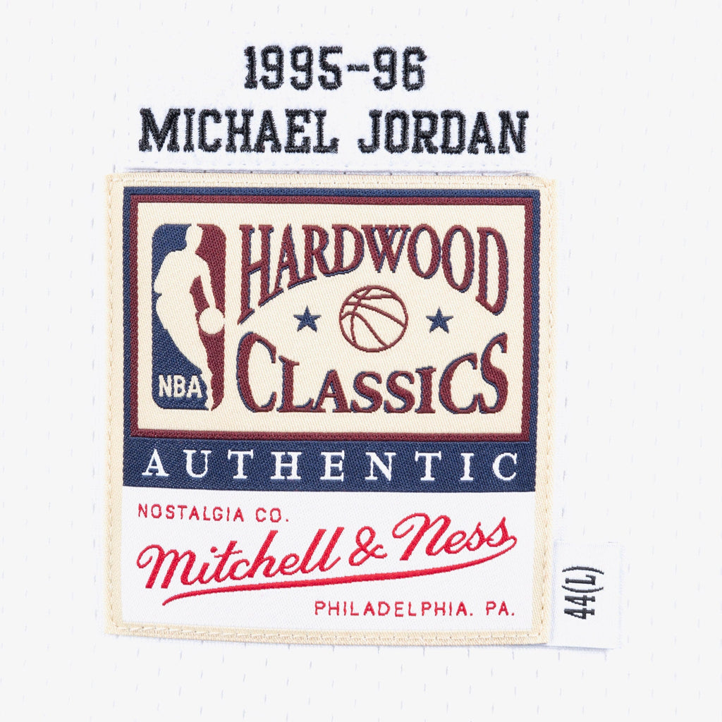Chicago Bulls Mitchell & Ness Authentic Jersey Home Michael Jordan 1995-96 product image 4, provided for visual reference