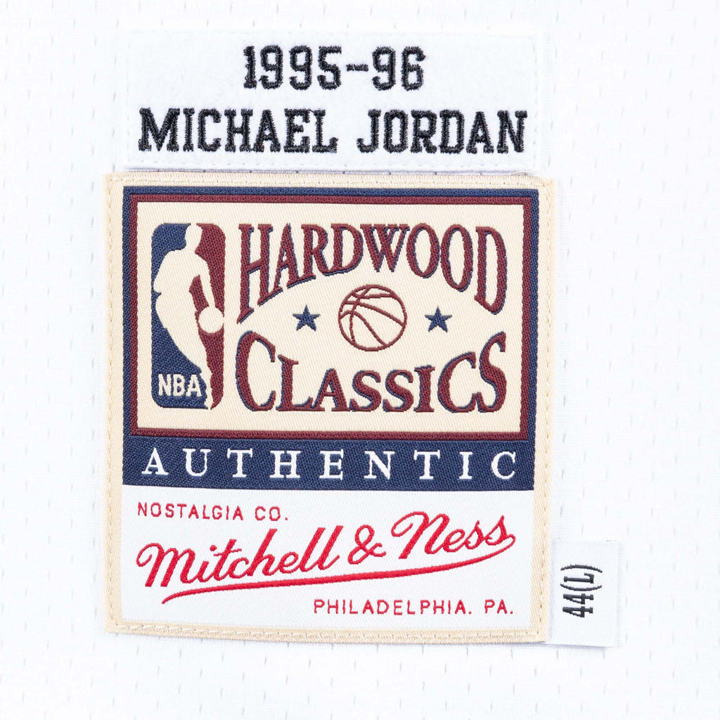 Chicago Bulls Mitchell & Ness Authentic Jersey Home Michael Jordan 1995-96 product image 7, provided for visual reference