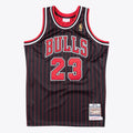 Chicago Bulls Mitchell & Ness Authentic Jersey Alternate Michael Jordan 1996-97 product image 1, provided for visual