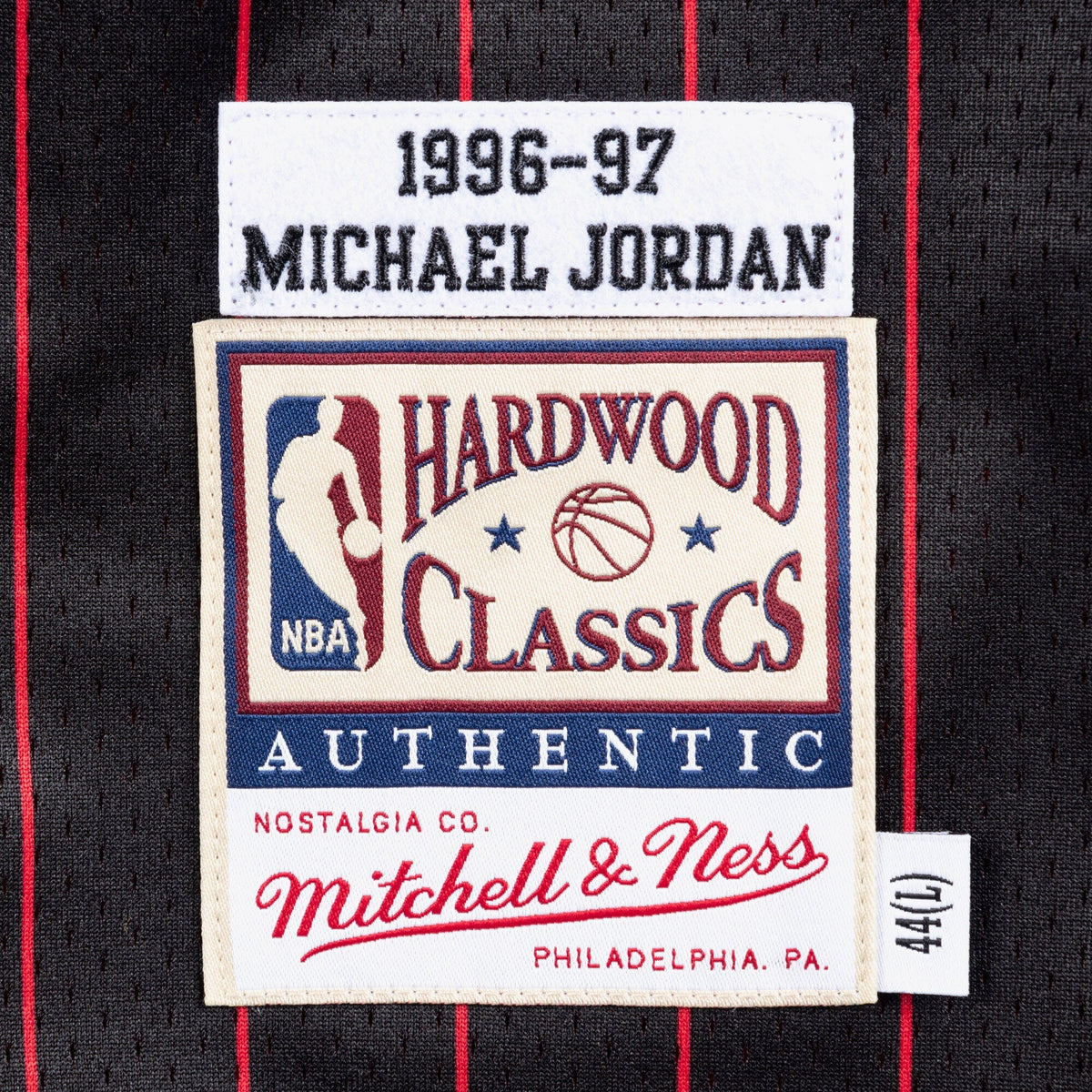 Chicago Bulls Mitchell & Ness Authentic Jersey Alternate Michael Jordan 1996-97 product image 4, provided for visual