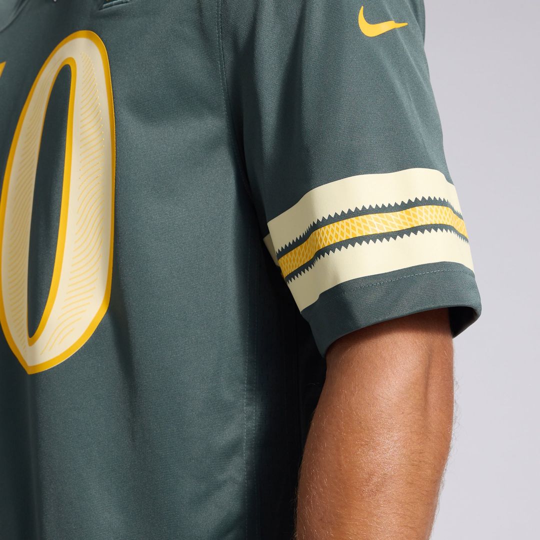 Green Bay Packers Jordan Love Nike Green 2026 Rivalries Collection Game Jersey product image 12, provided for visual