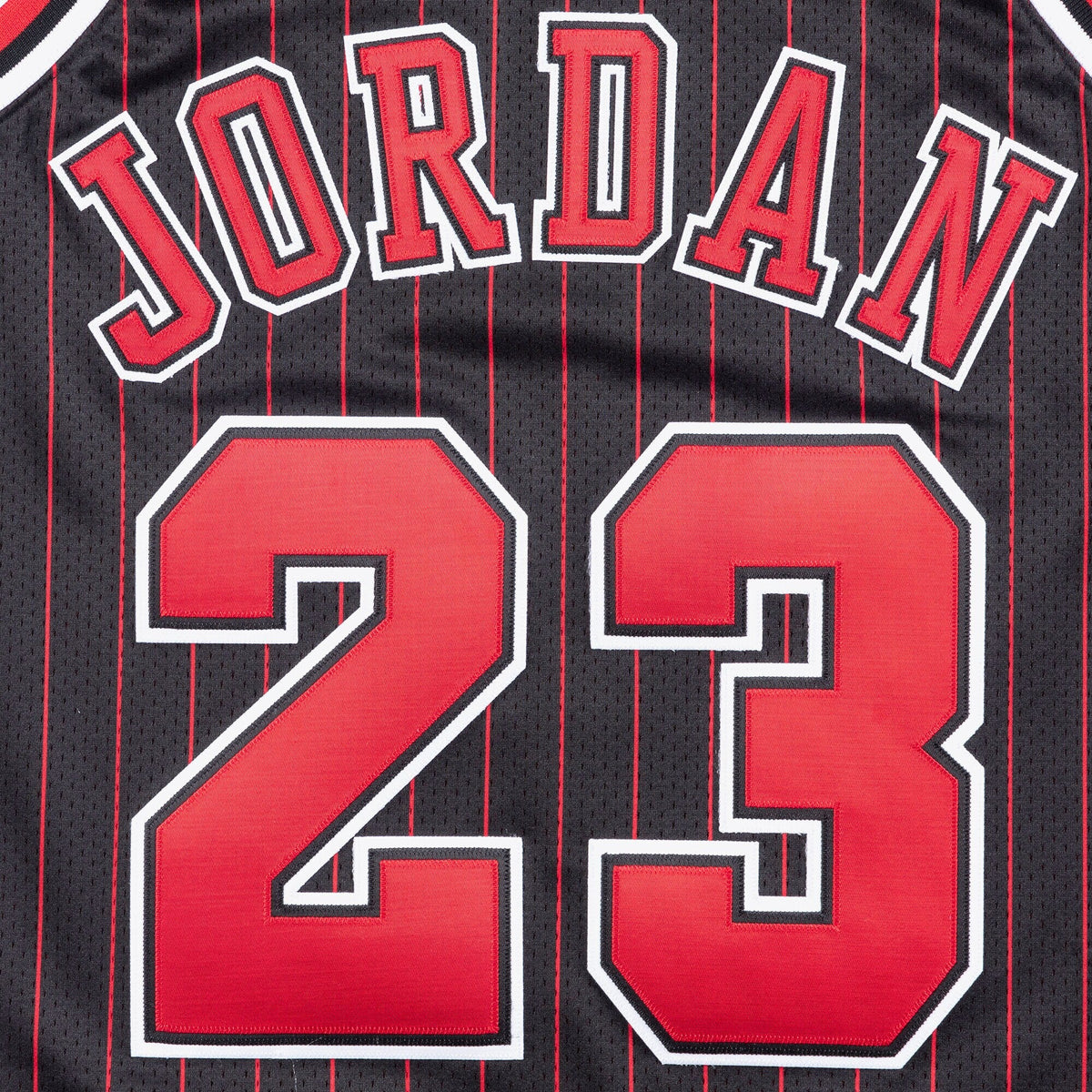 Chicago Bulls Mitchell & Ness Authentic Jersey Alternate Michael Jordan 1996-97 product image 8, provided for visual