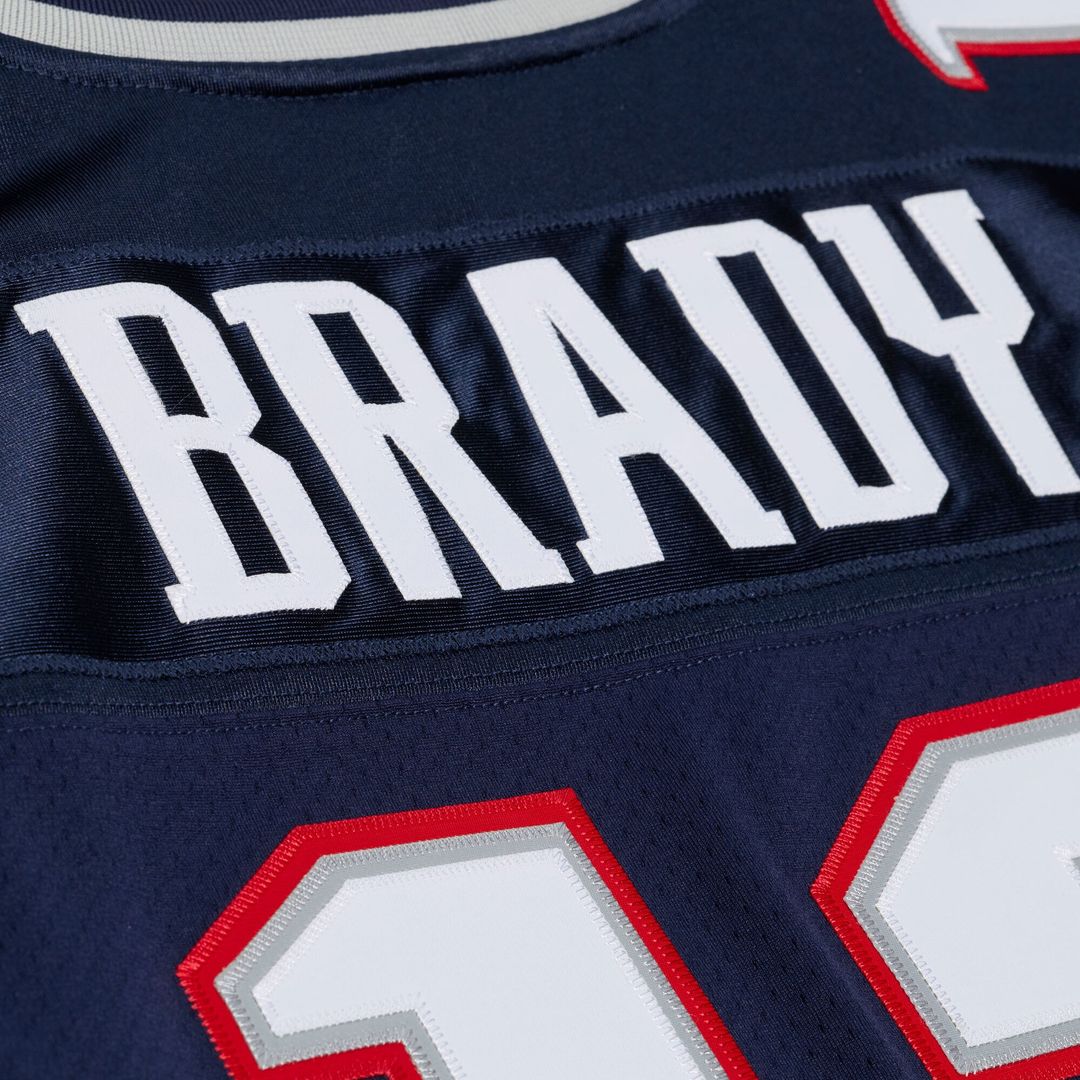 New England Patriots Tom Brady Mitchell & Ness Navy Super Bowl XXXVI Authentic Throwback Jersey product image 10, provided