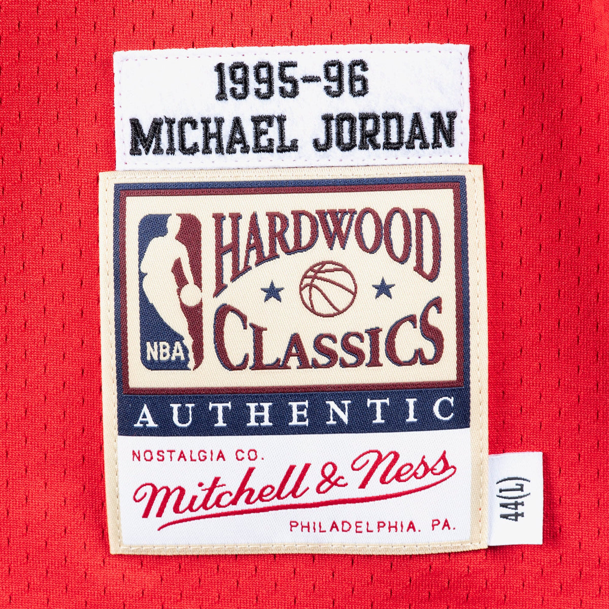 Chicago Bulls Mitchell & Ness Authentic Jersey Road Finals Michael Jordan 1995-96 product image 4, provided for visual