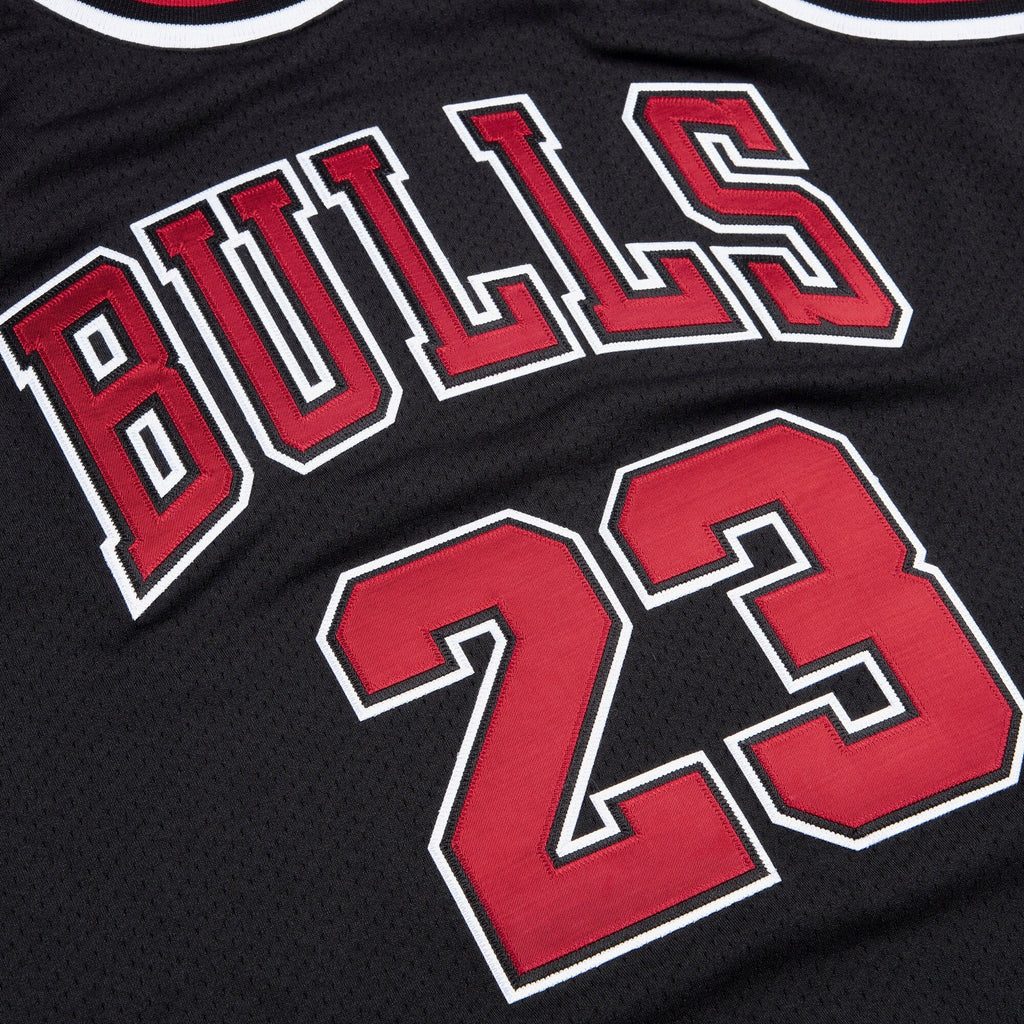 Chicago Bulls Mitchell & Ness Authentic Jersey Alternate Michael Jordan 1997-98 product image 6, provided for visual