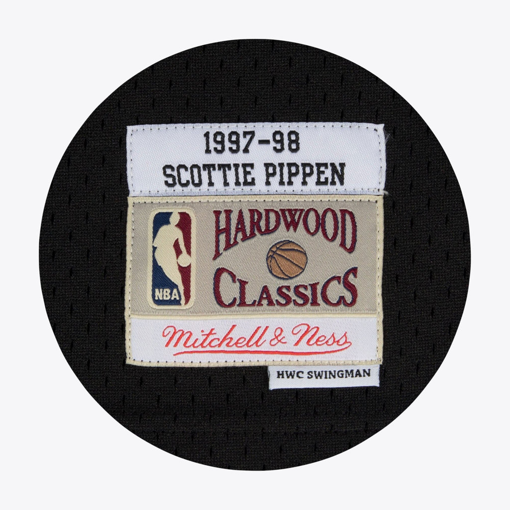 Chicago Bulls Scottie Pippen 1997-98 Hardwood Classics Alternate Swingman Jersey By Mitchell & Ness - Black product image 4,