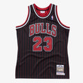 Chicago Bulls Mitchell & Ness Authentic Jersey Michael Jordan 1995-96 product image 1, provided for visual reference and