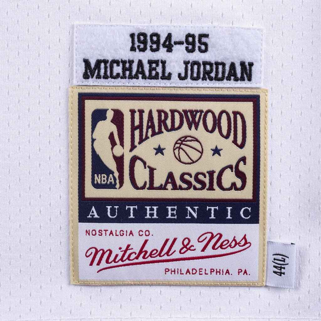 Chicago Bulls Mitchell & Ness Authentic Jersey Michael product image 4