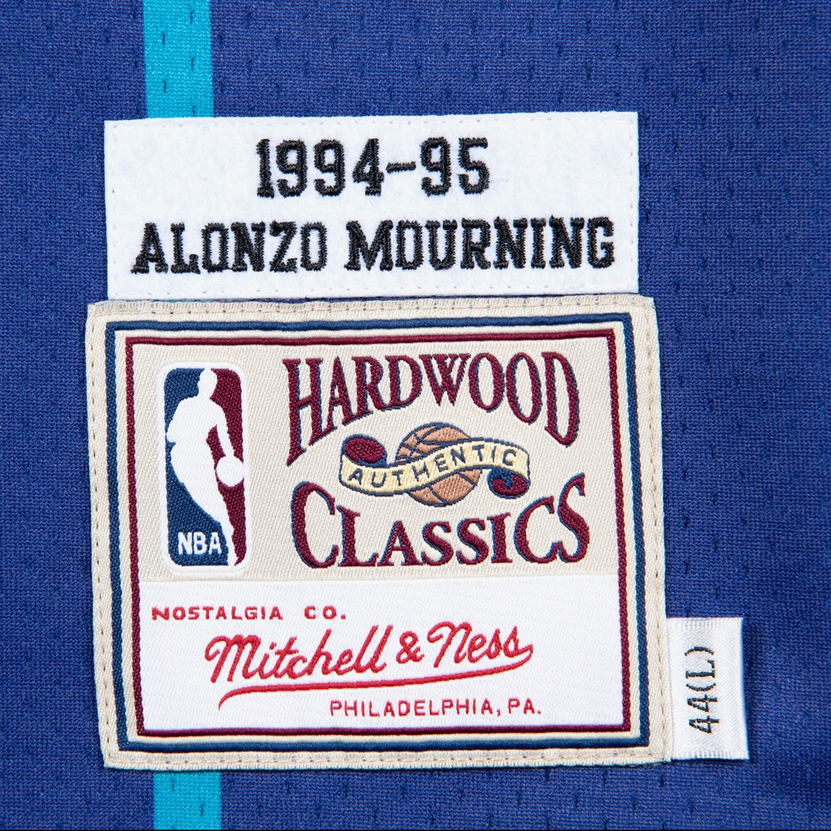 Charlotte Hornets Mitchell & Ness Authentic Jersey Alternate Alonzo Mourning 1994-95 product image 4, provided for visual