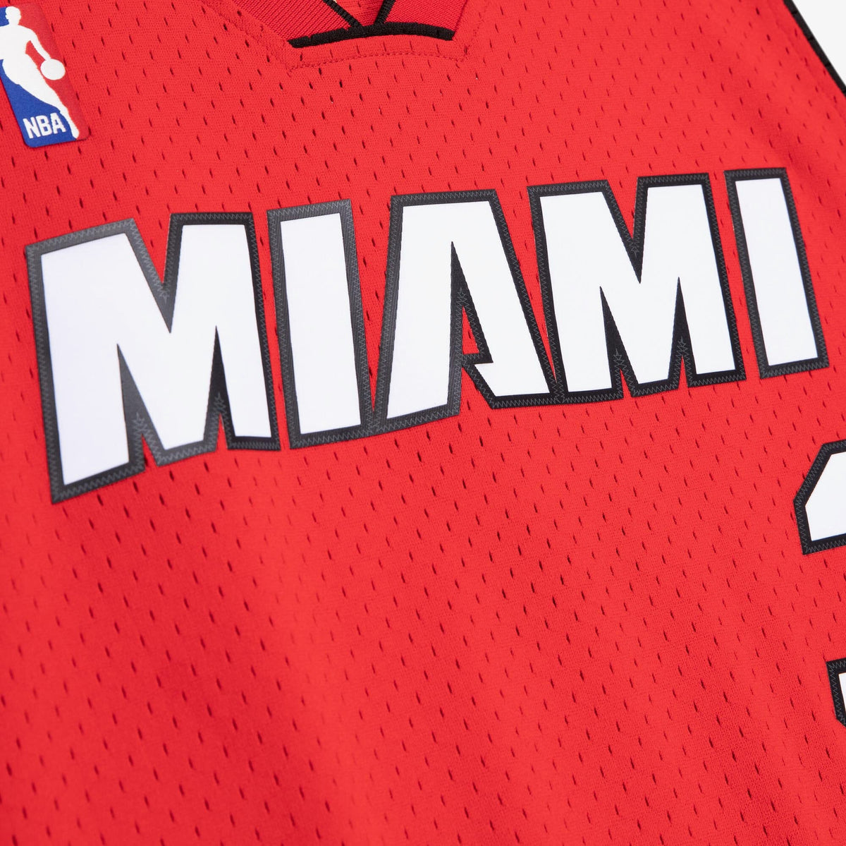 Miami Heat Mitchell & Ness Swingman Jersey Alternate Dwayne Wade 2005-06 product image 4, provided for visual reference and